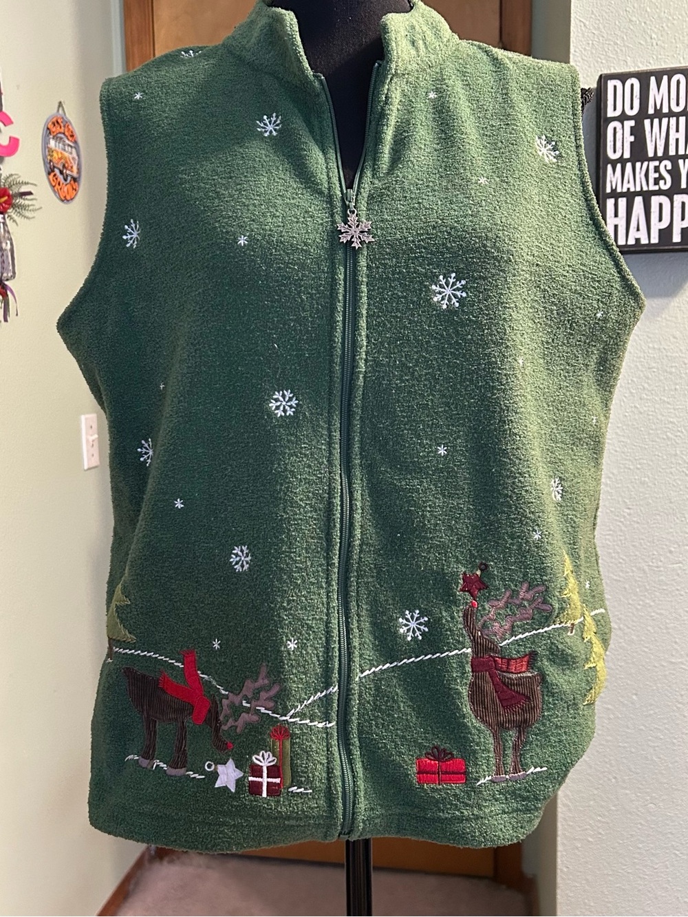 Christopher & Banks green holiday vest with reindeer snowflake zipper size L